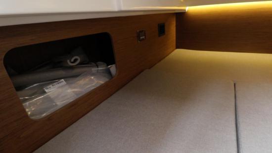 Jeanneau NC 1095 second guest cabin