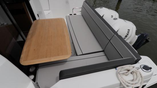 Jeanneau NC 1095 bench table