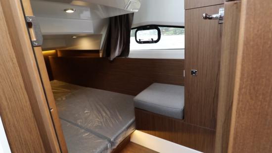 Jeanneau NC 1095 guest cabin