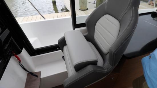 Jeanneau NC 1095 helm seat bolster