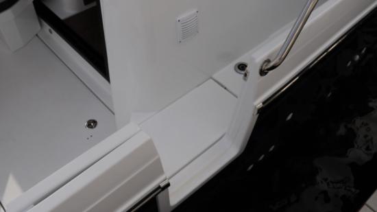 Jeanneau NC 1095 hull side door