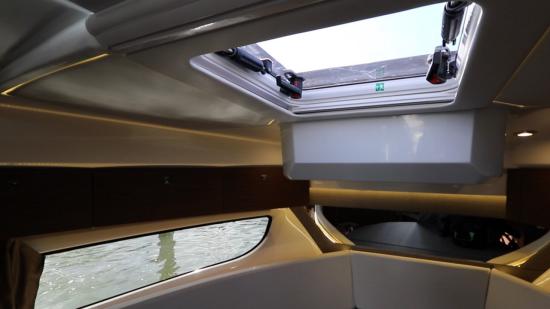 Jeanneau NC 1095 windows