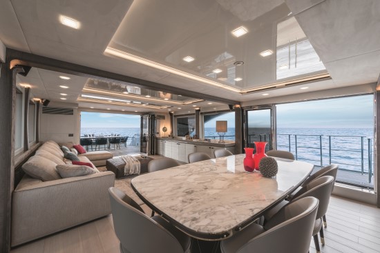 Monte Carlo Yachts 96 salon