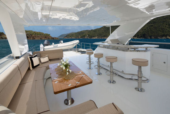 Ocean Alexander 85 Motoryacht flying bridge seating