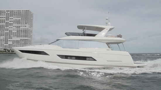Prestige Yachts 680 running shot