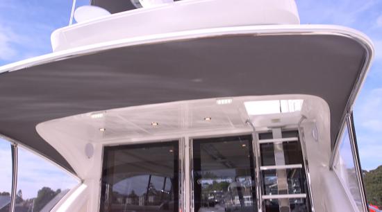 Riviera 395 SUV awning