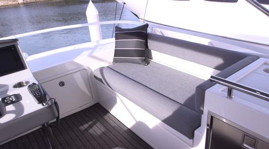 Riviera 39 Sports Motor Yacht bench seat