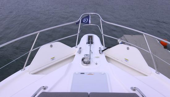 Riviera 39 Sports Motor Yacht hatches