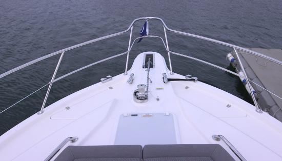 Riviera 39 Sports Motor Yacht bow