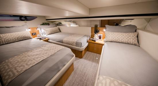Riviera 39 Sports Motor Yacht guest cabin