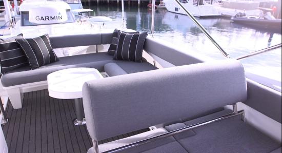 Riviera 39 Sports Motor Yacht helm seat