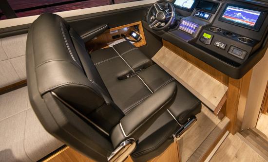 Riviera 39 Sports Motor Yacht helm seat