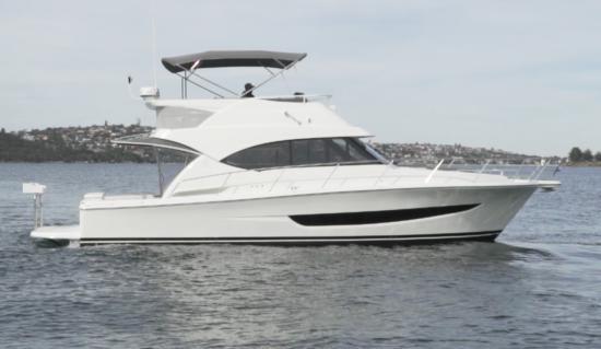 Riviera 39 Sports Motor Yacht profile