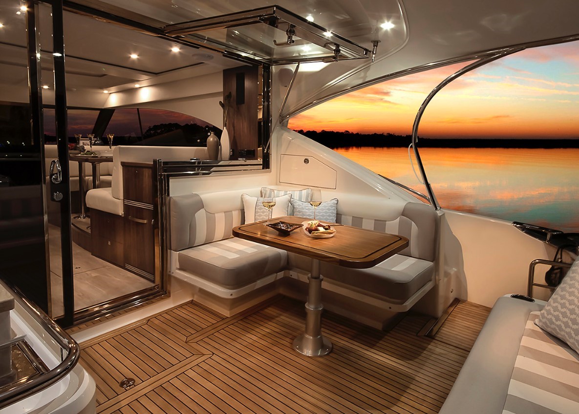 Riviera 4800 Sport Yacht