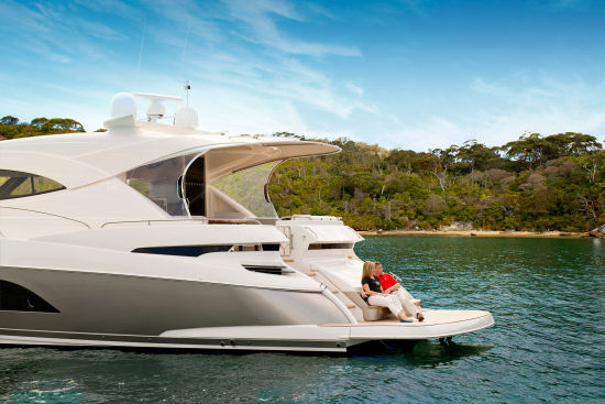Riviera 6000 Sport Yacht 2016 Boattest