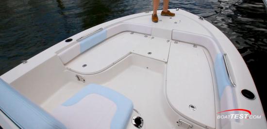 Robalo 206 Cayman S bow casting