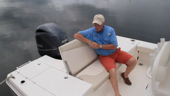 Robalo 226 Cayman rumbleseat