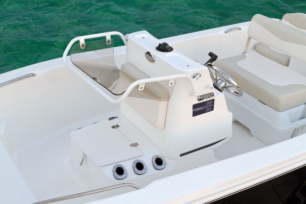 Robalo R160