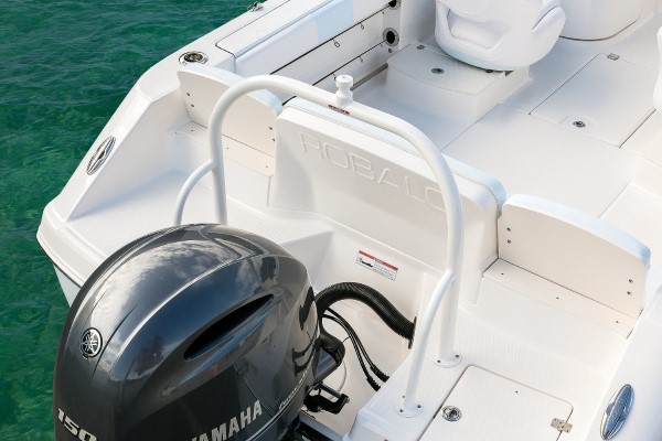 Robalo R207