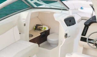 Robalo R247 Interior
