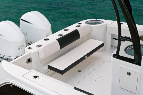 Robalo R302 transom bench seat