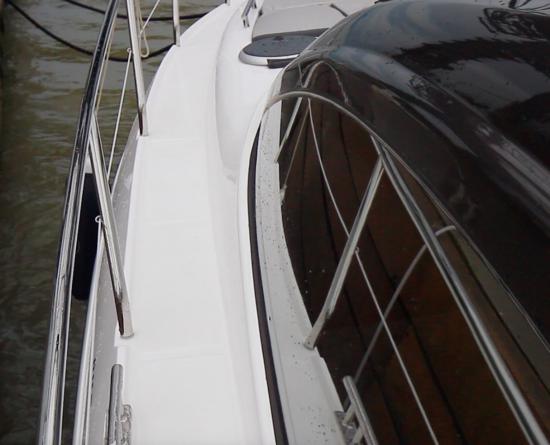 Schaefer Yachts 400 side decks