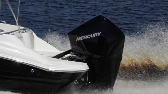 Stingray 212SC Deck Boat