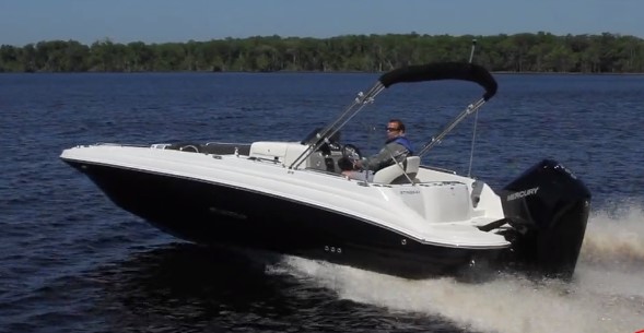 Stingray 212SC Deck Boat