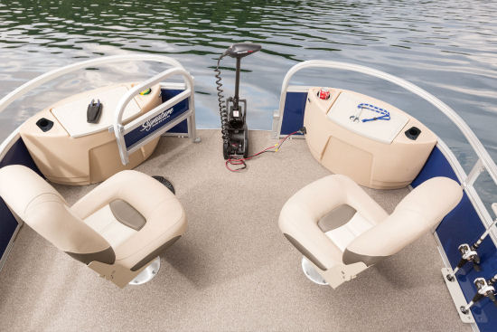Sun Tracker Fishin Barge 24 XP3 pedestal seats