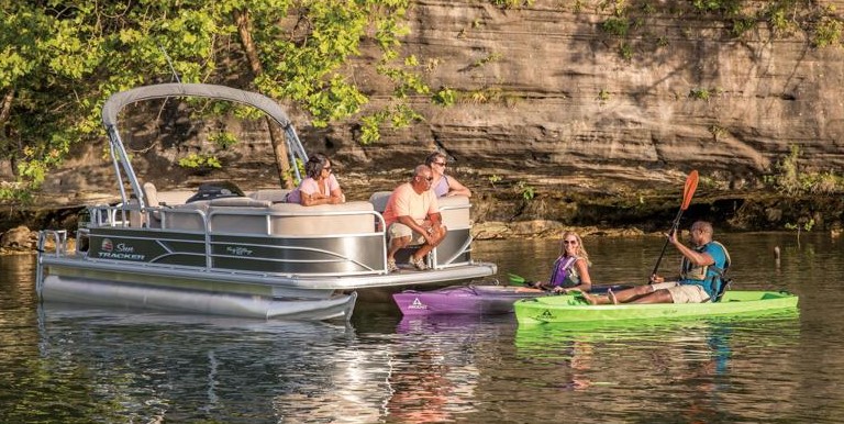 Sun Tracker Party Barge 20 DLX