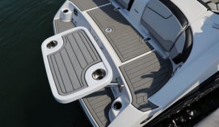 Sea Ray SPX 210 Interior