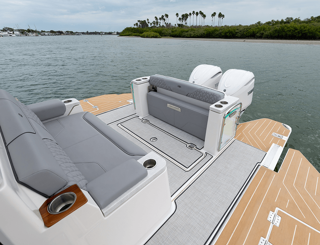 Regal 34 SAV Seating