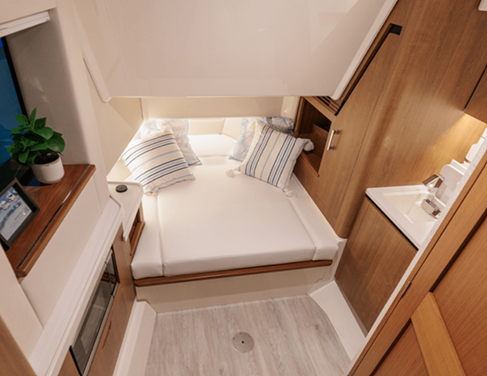 Regal 34 SAV Stateroom