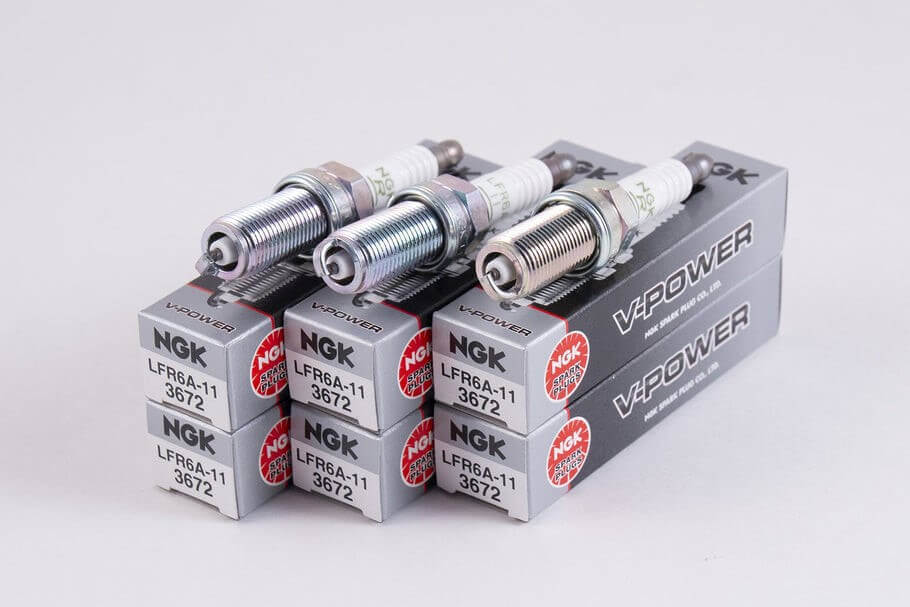 Sterndrive, inboard spark plugs