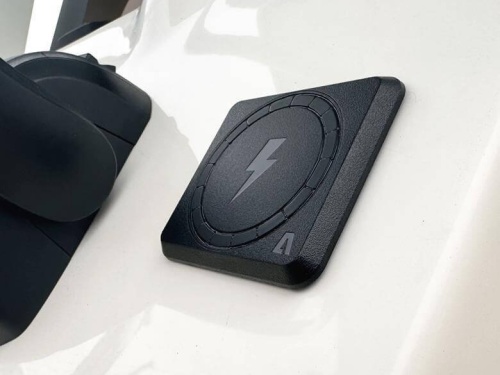 AquaAmp phone charger