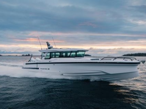 Axopar 38XC Cross Cabin running