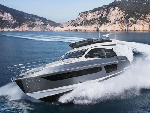 Azimut 53 FLY running