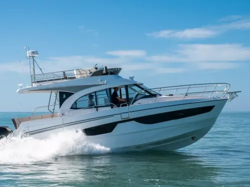 Beneteau Antares 11 Fly running