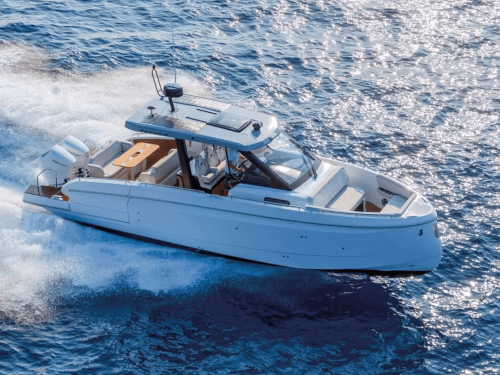 Beneteau Gran Turismo 40 running