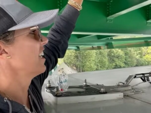 Boomershines' tight squeeze on the Trent Severn Waterway