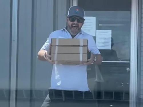 Capt Mark secured parts for Seashine