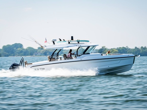 Cruisers 38 VTR running