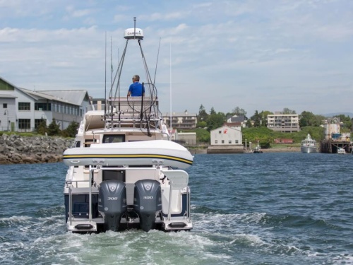 Cutwater C-32 CB aft