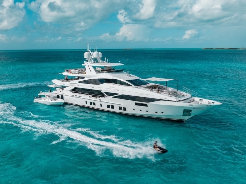 Emina Yacht | 140' Benetti 2014 on the water