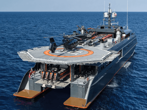 Hodor tender on the water