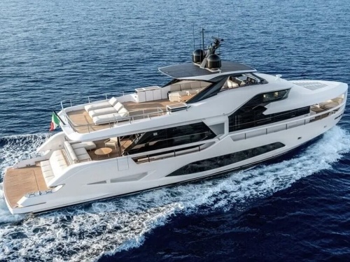 INFYNITO 80 on the water