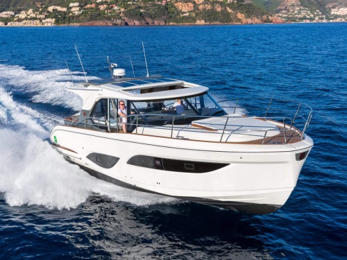 Marex 440 Gourmet Cruiser running