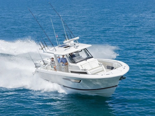 Pursuit S 388 Sport Center Console running