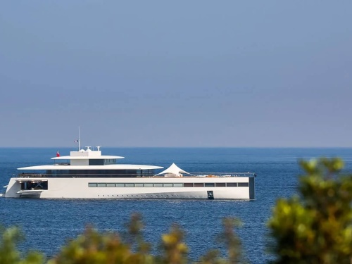 Steve Jobs yacht Venus on the water