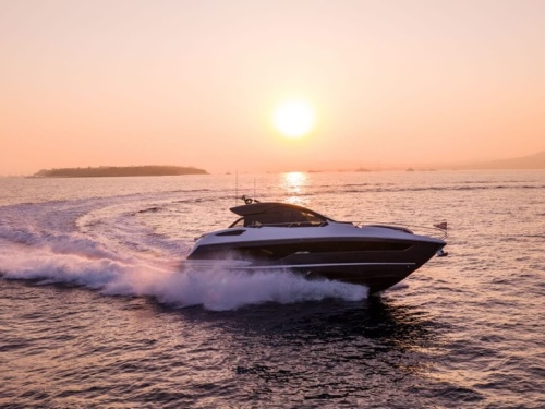 Sunseeker Predator 55 running